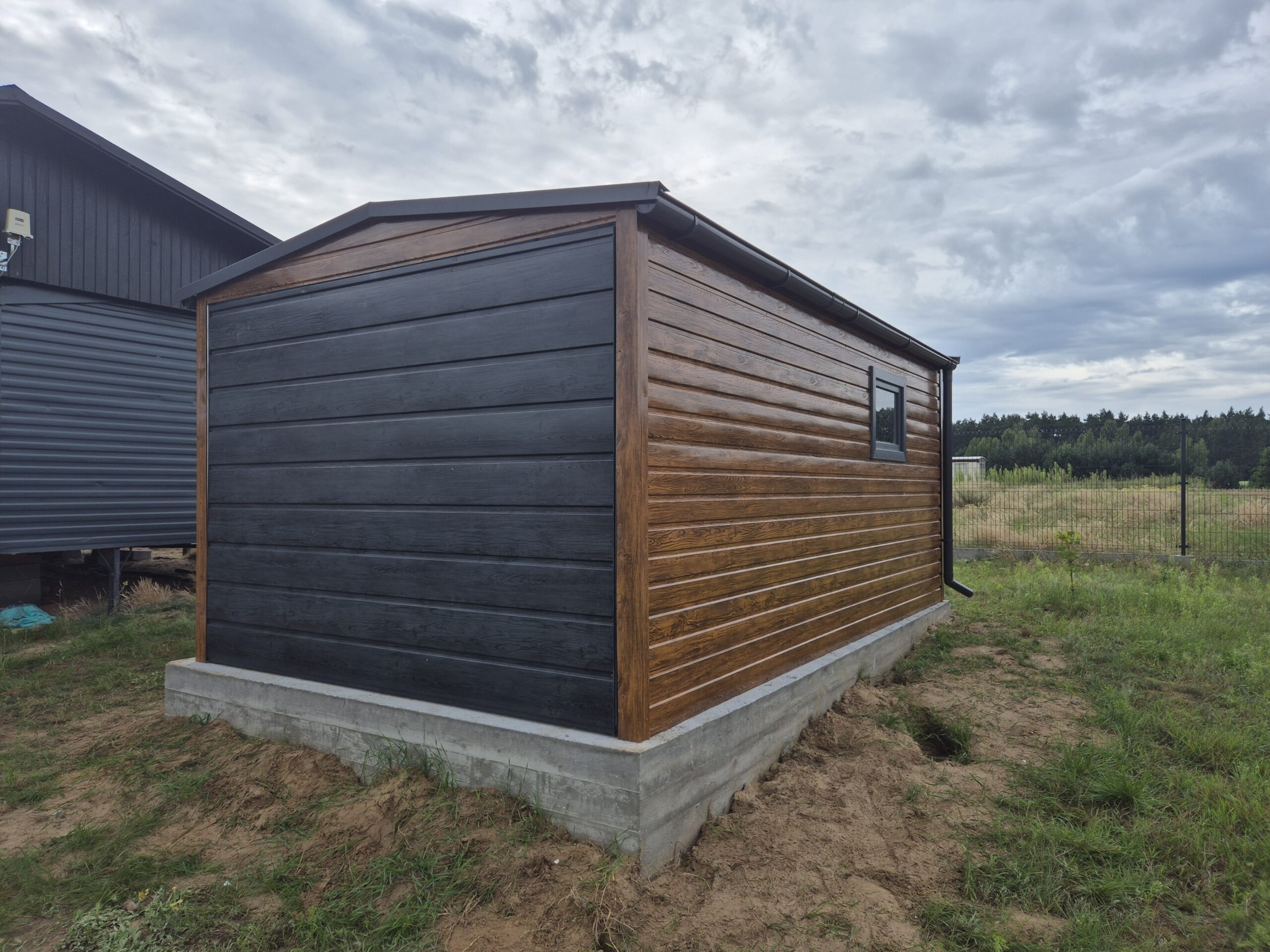 Garaż drewnopodobny