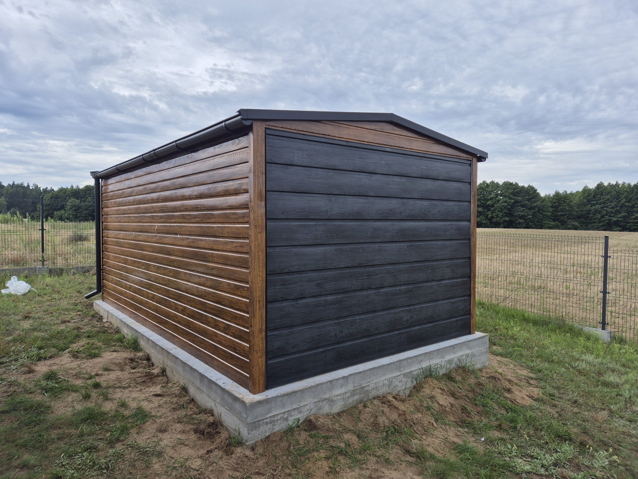 Garaż drewnopodobny