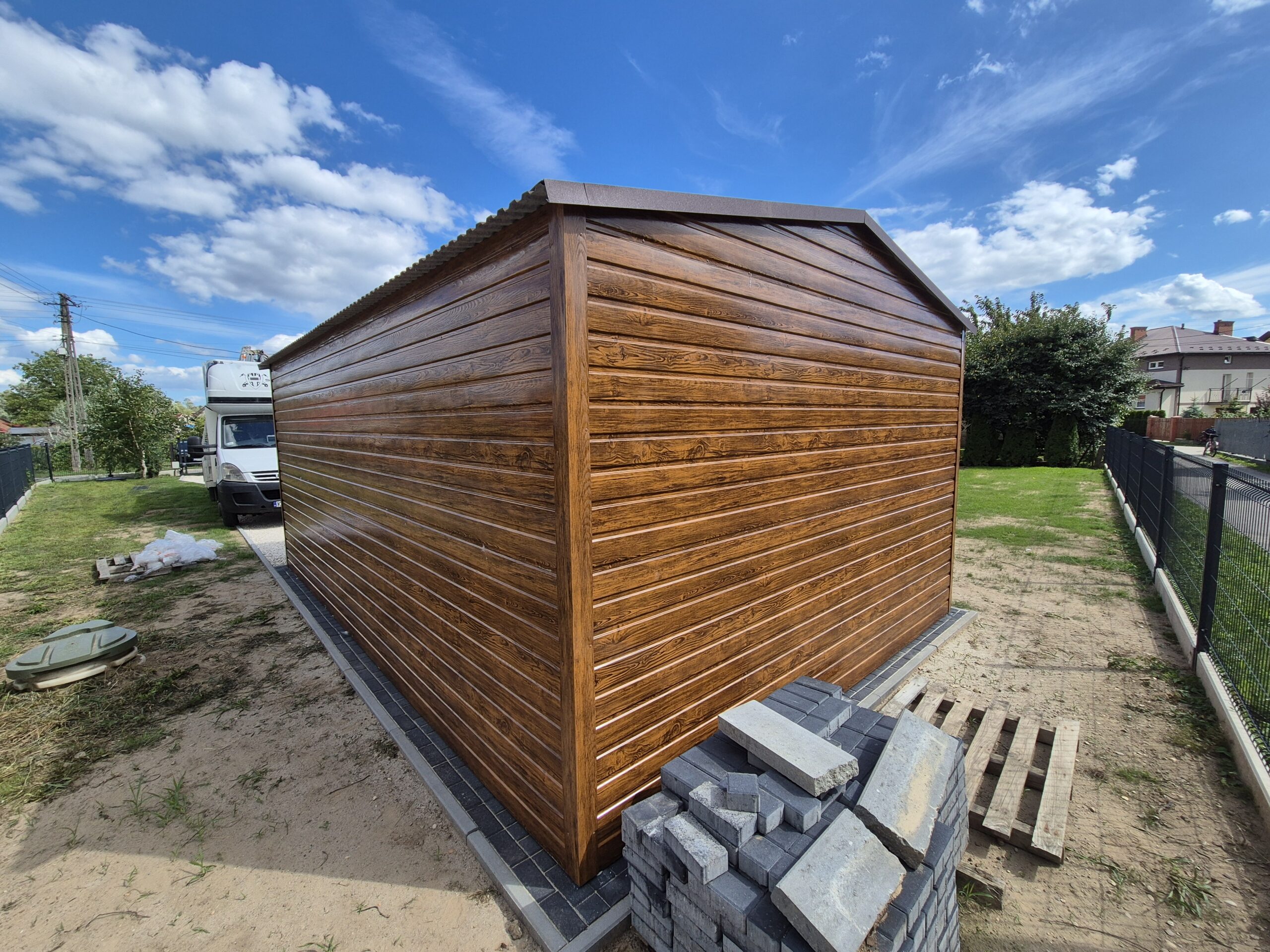 Garaż drewnopodobny