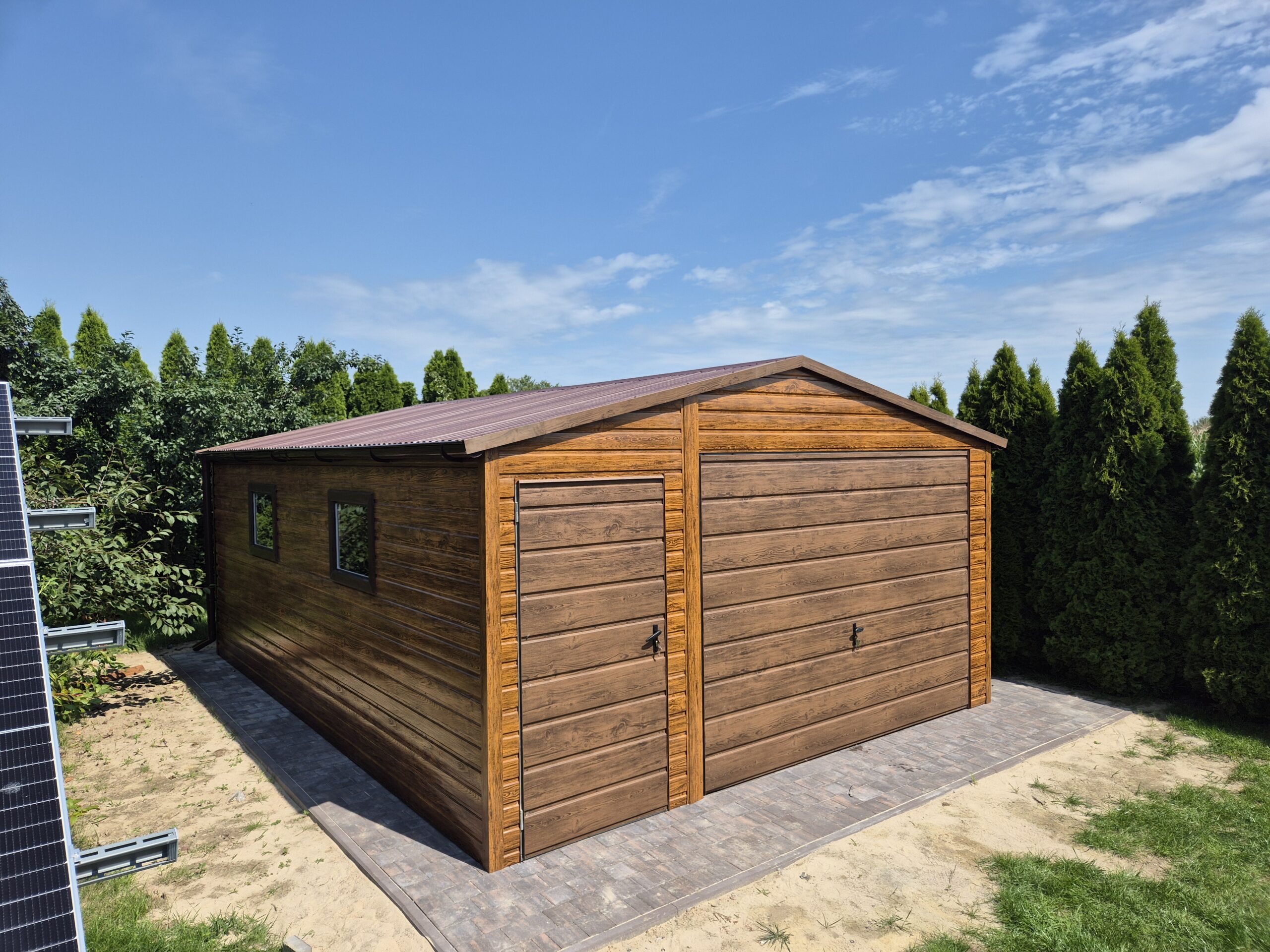 Garaż drewnopodobny