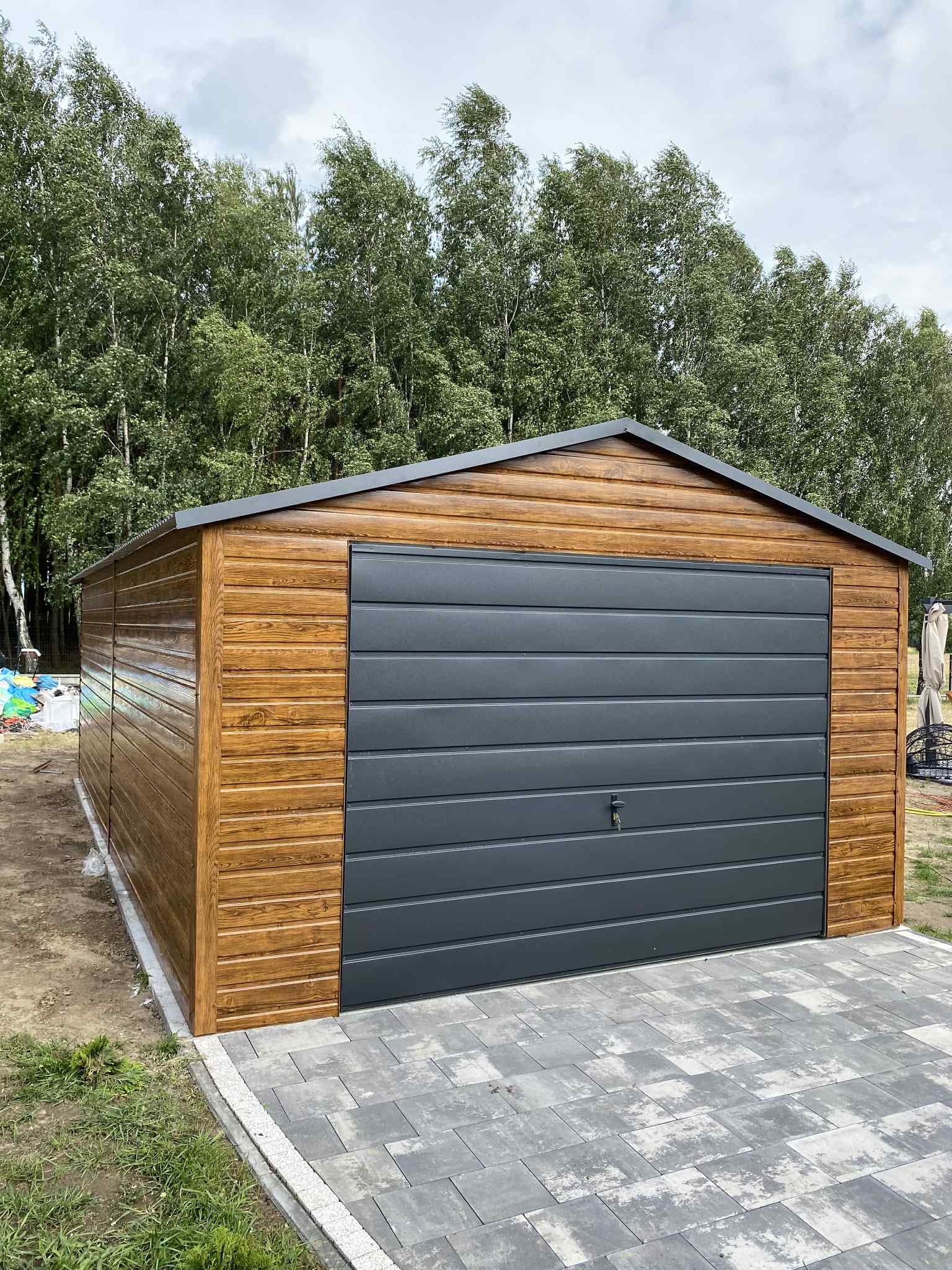 Garaż drewnopodobny