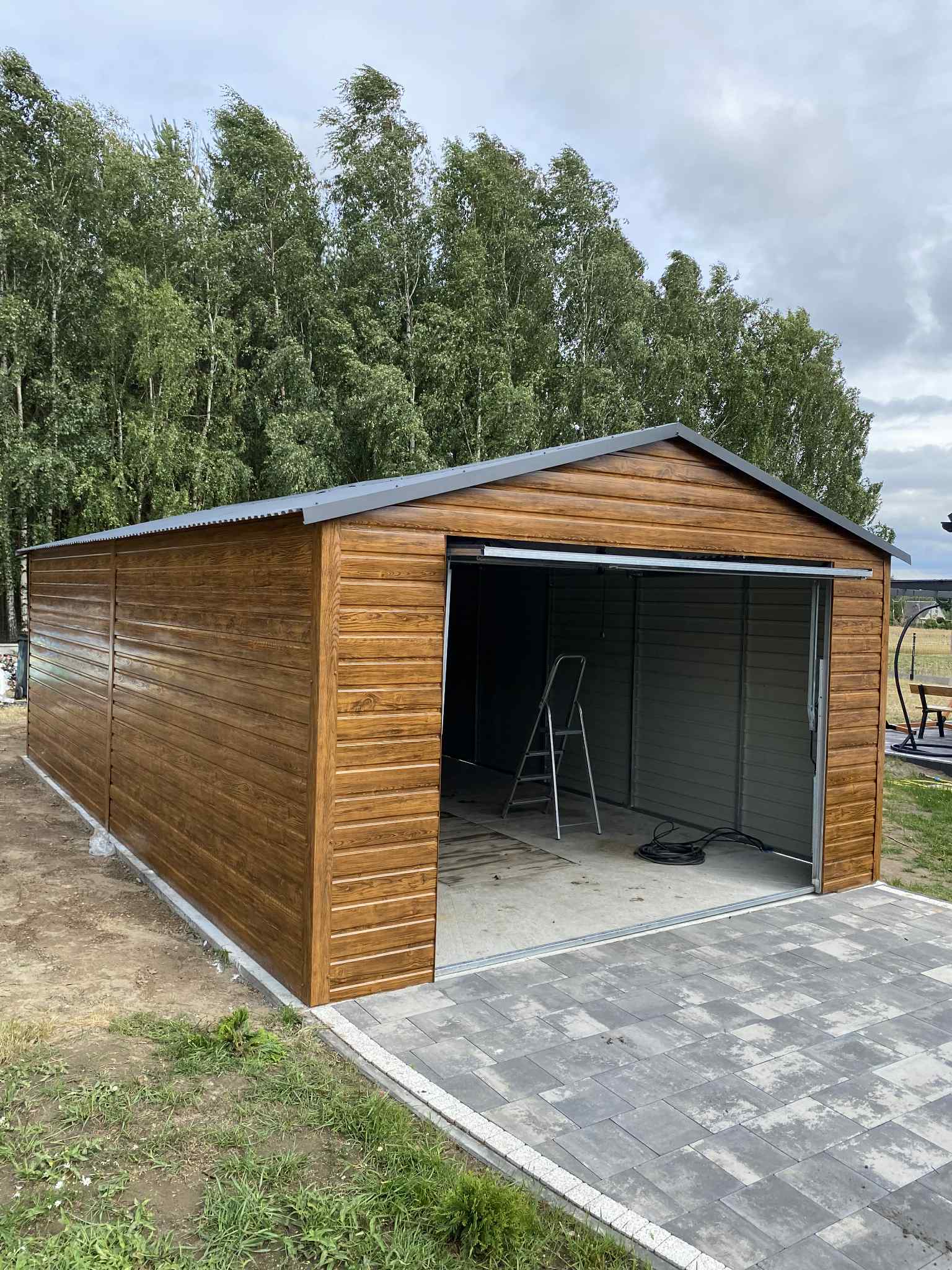 Garaż drewnopodobny