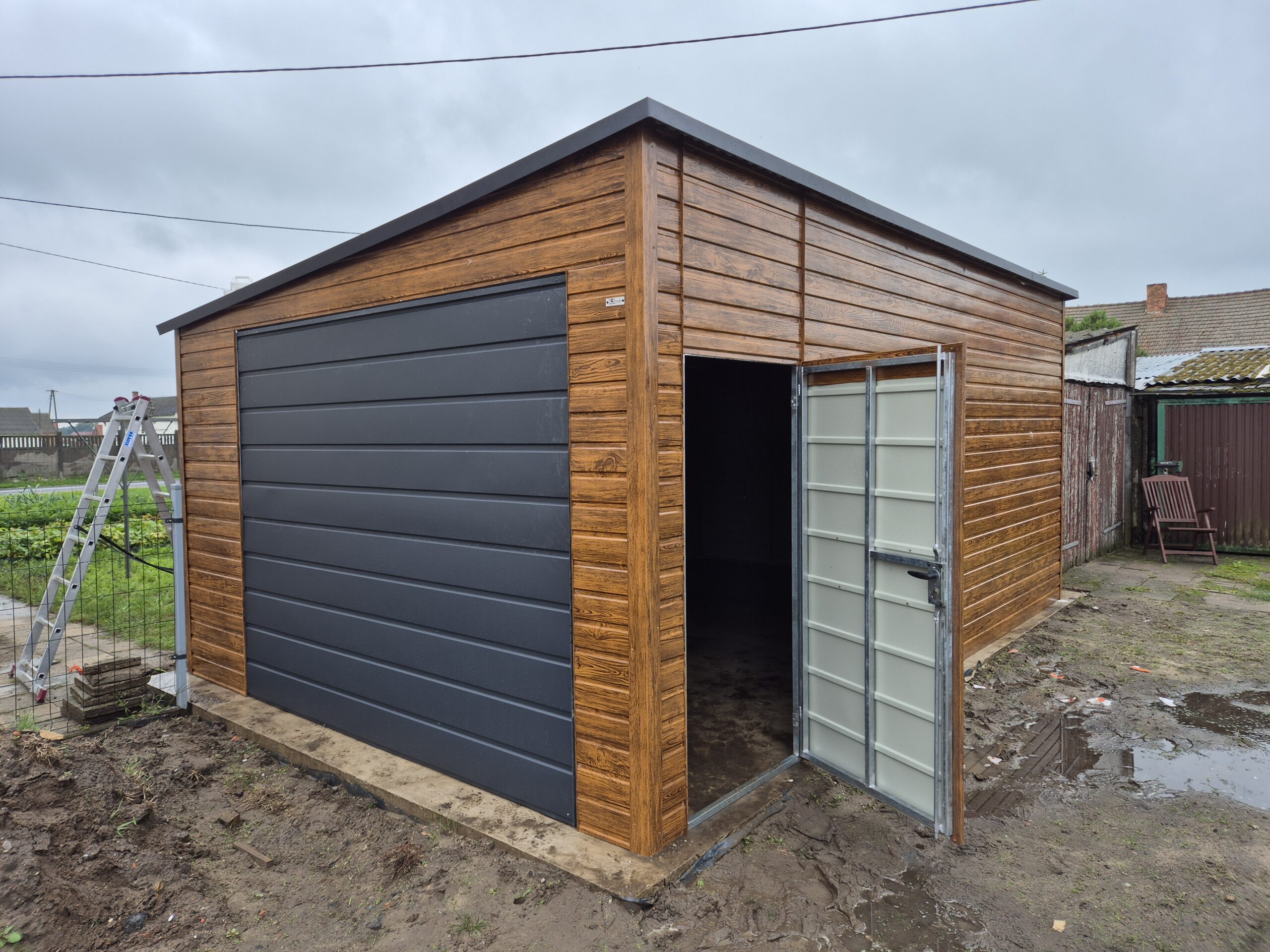 Garaż drewnopodobny