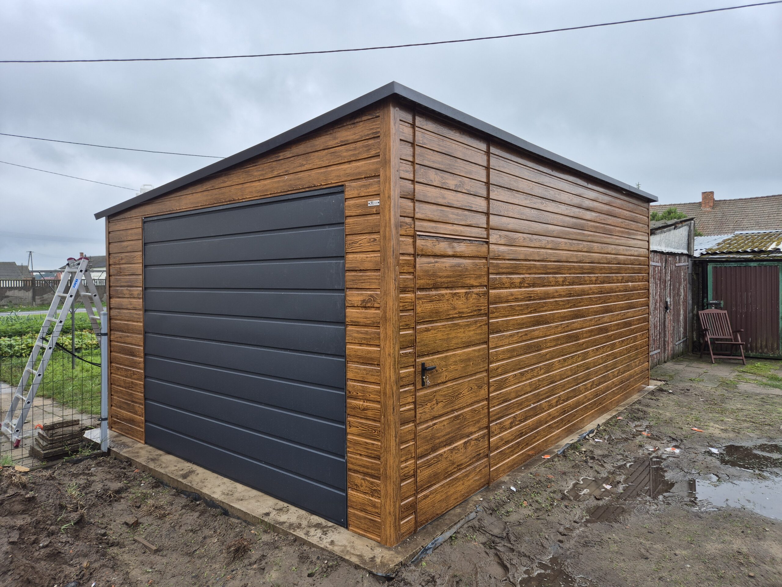 Garaż drewnopodobny