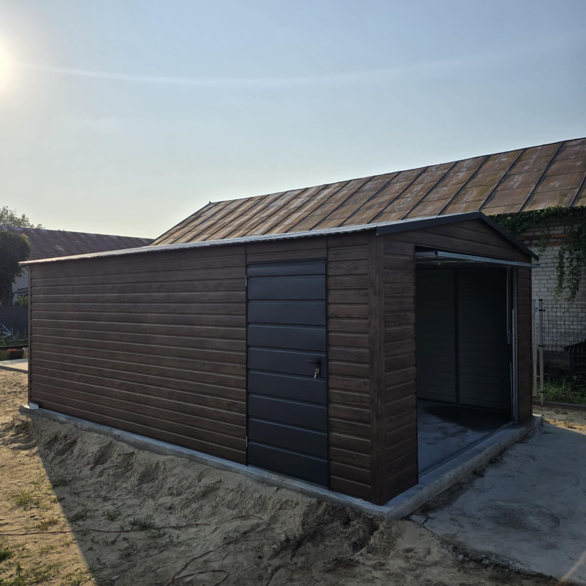 Garaż drewnopodobny