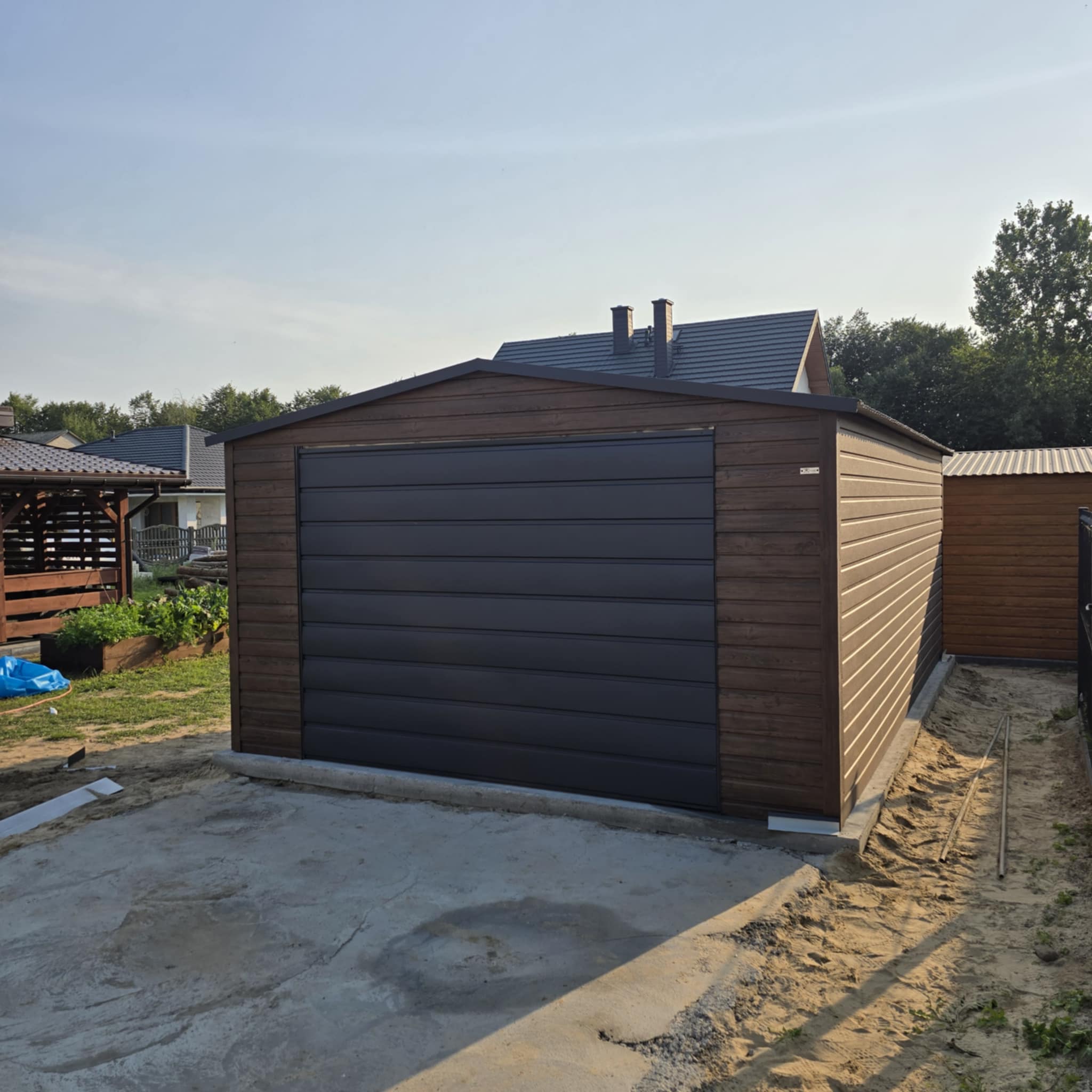 Garaż drewnopodobny