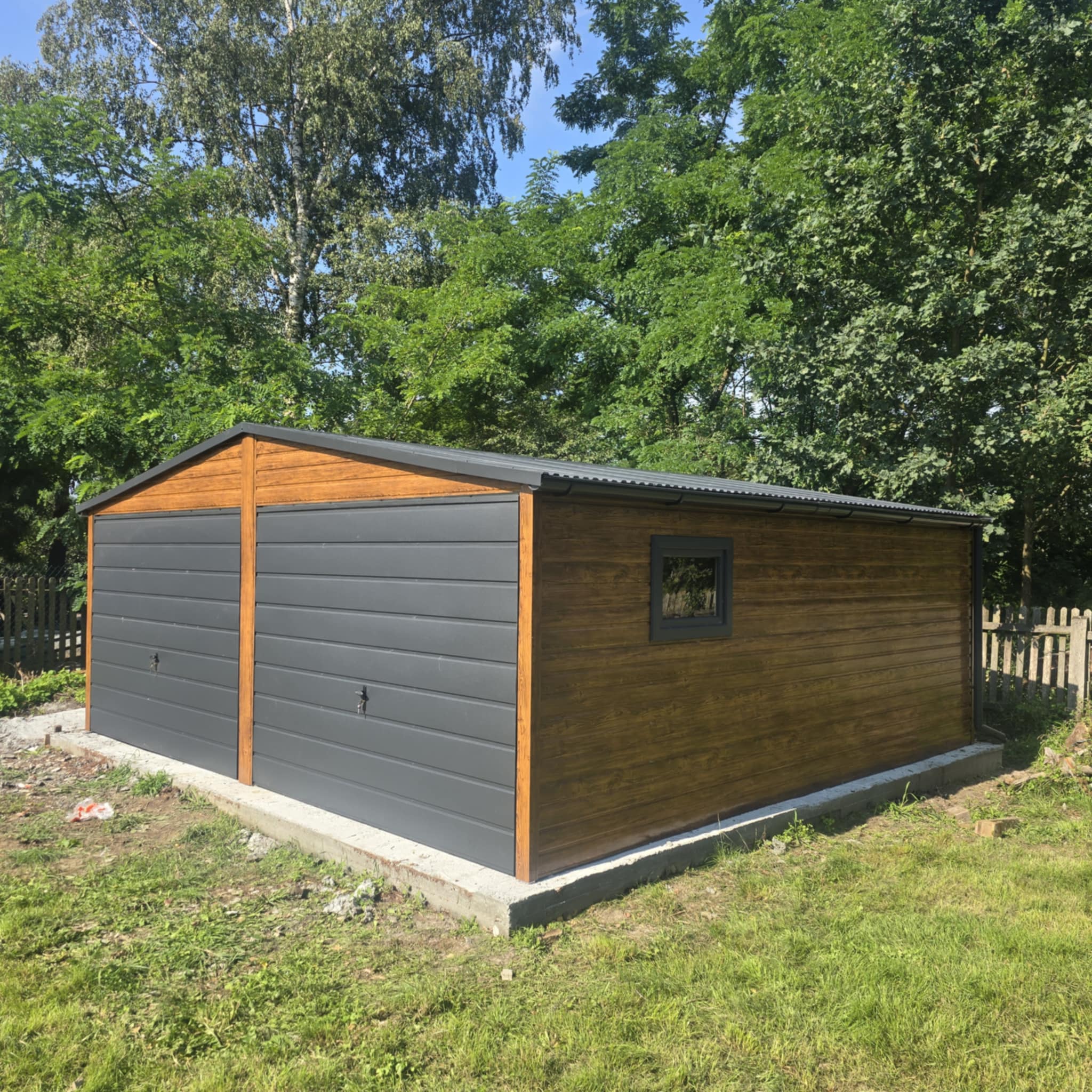 Garaż drewnopodobny