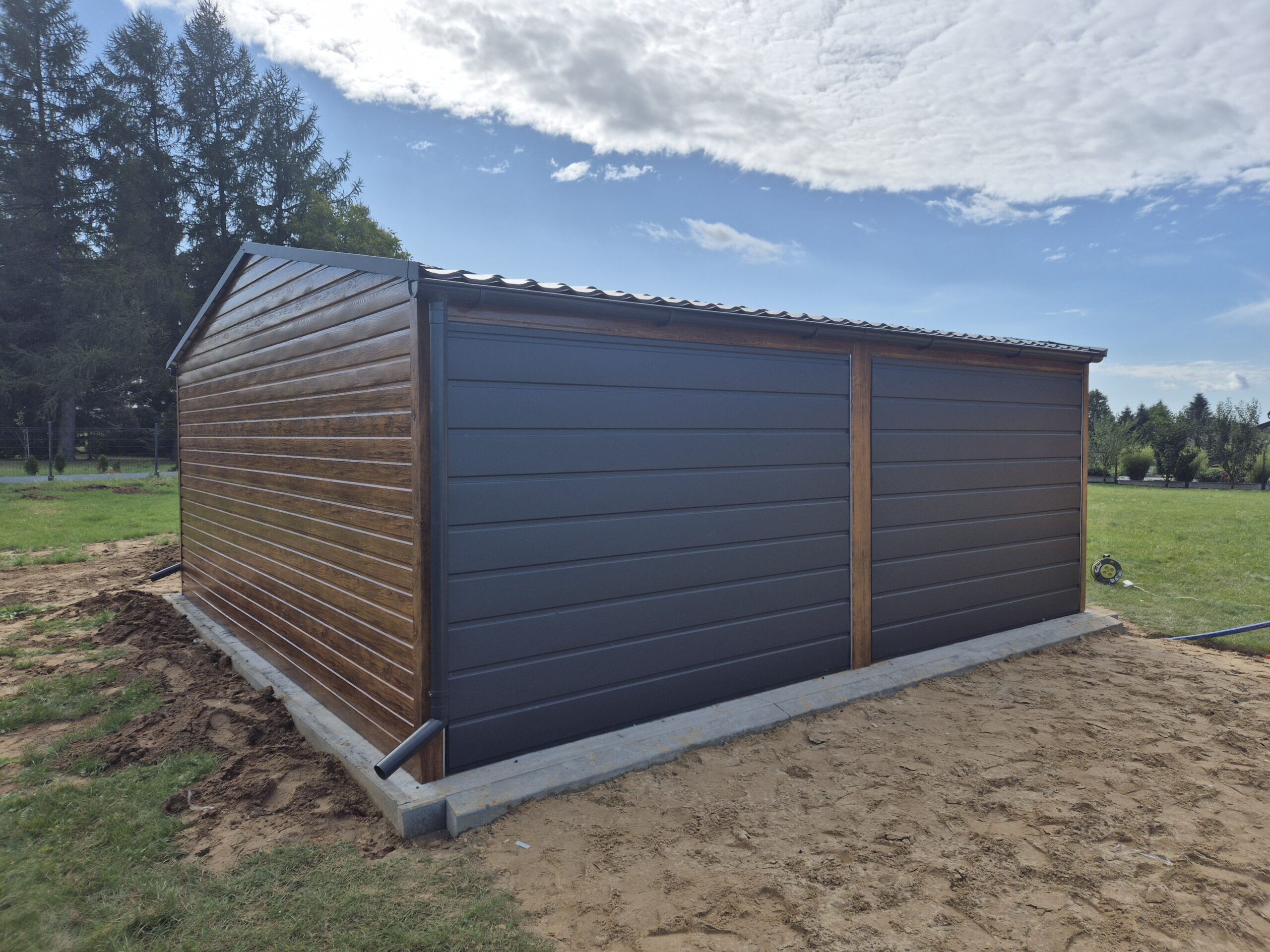 Garaż drewnopodobny