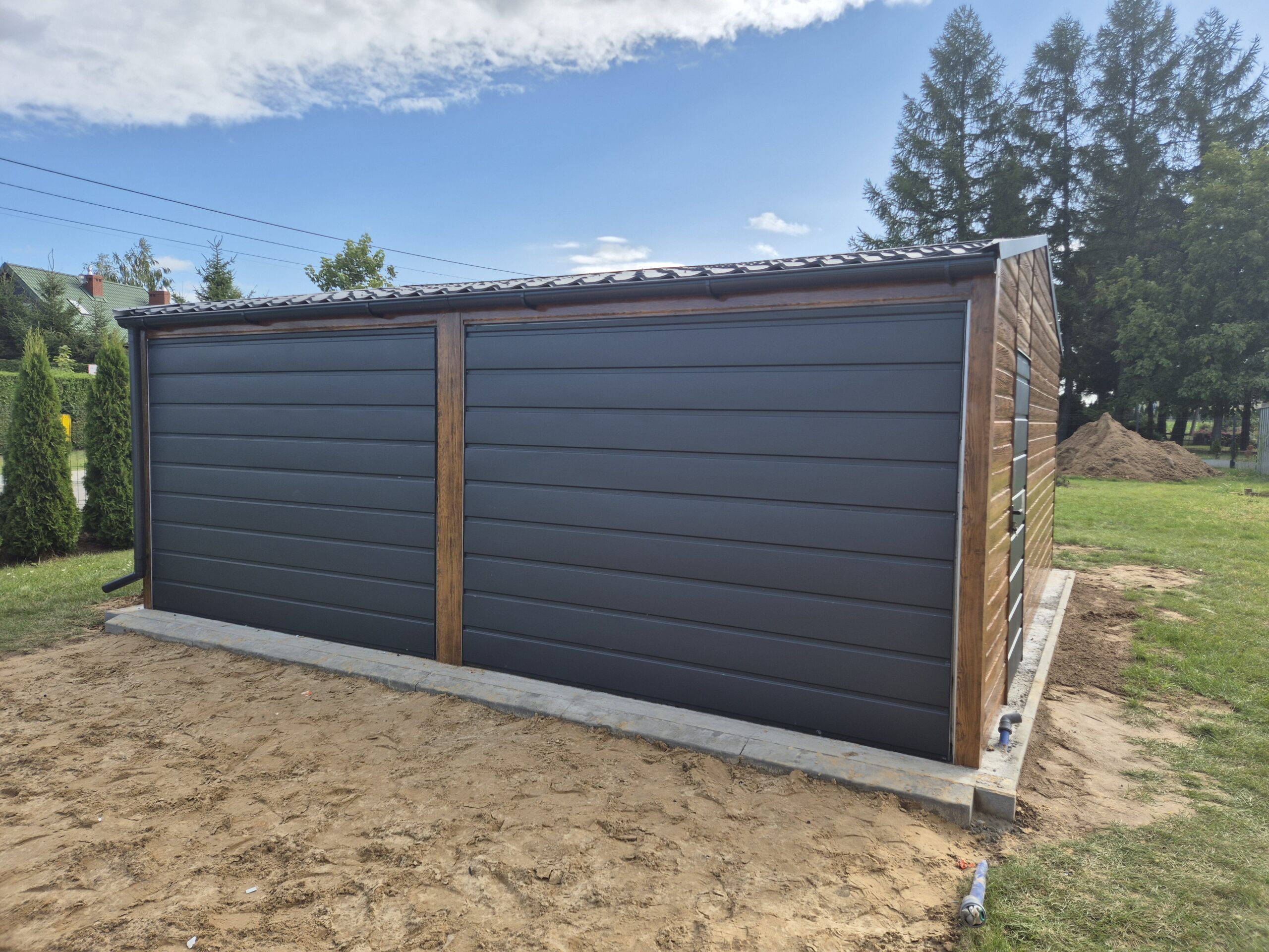 Garaż drewnopodobny