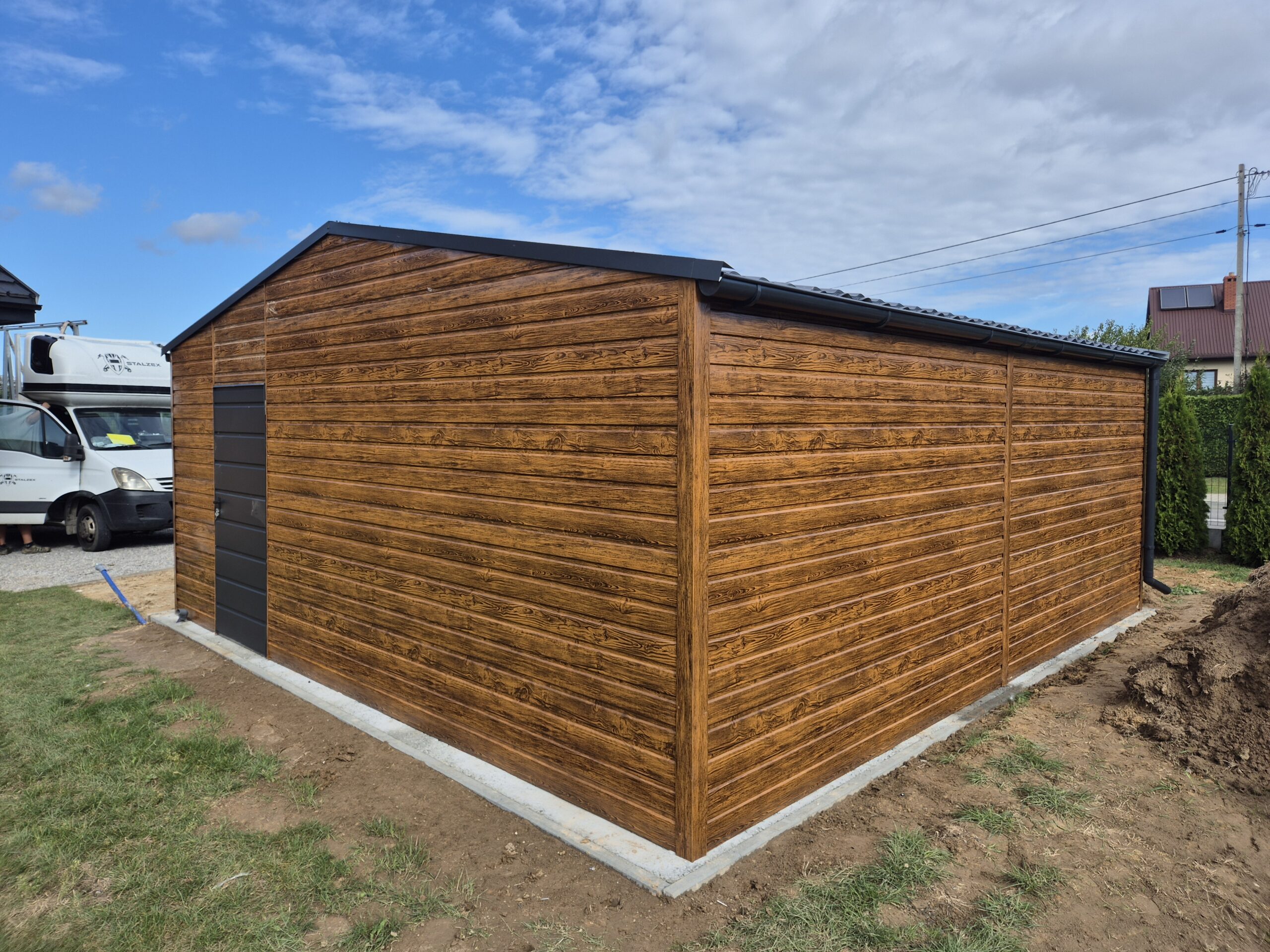 Garaż drewnopodobny