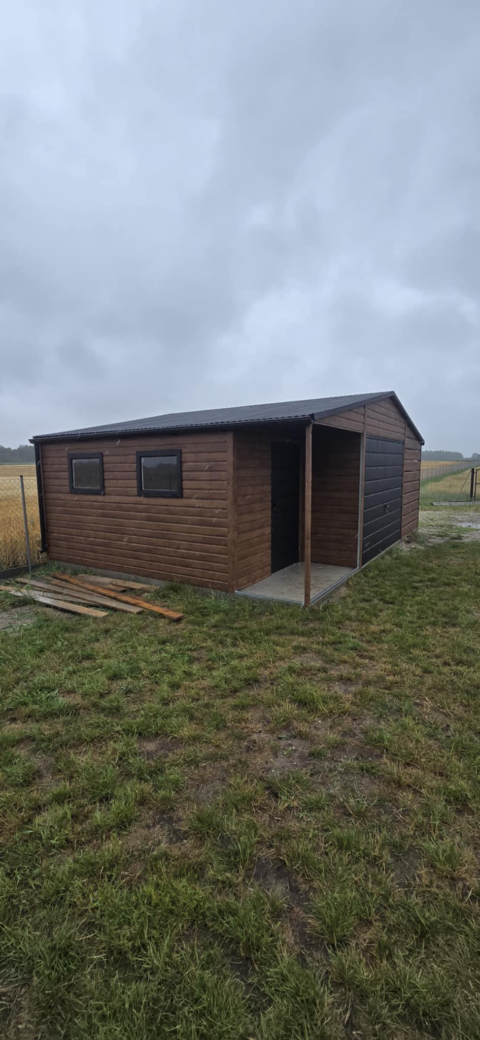 Garaż drewnopodobny