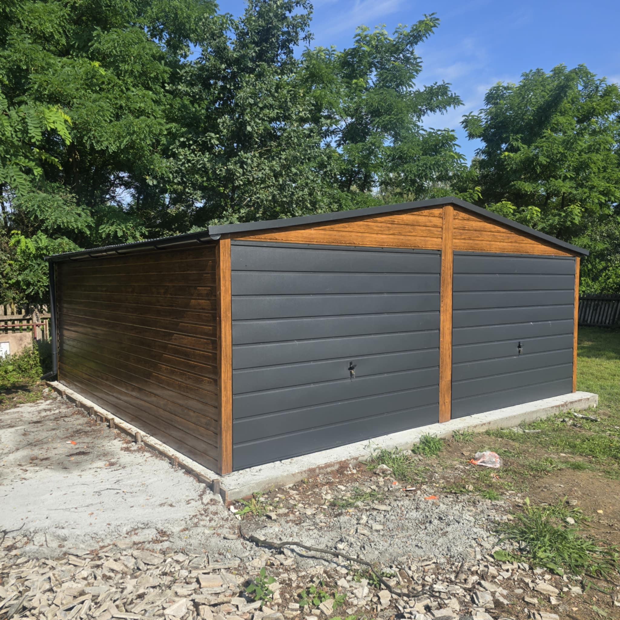 Garaż drewnopodobny