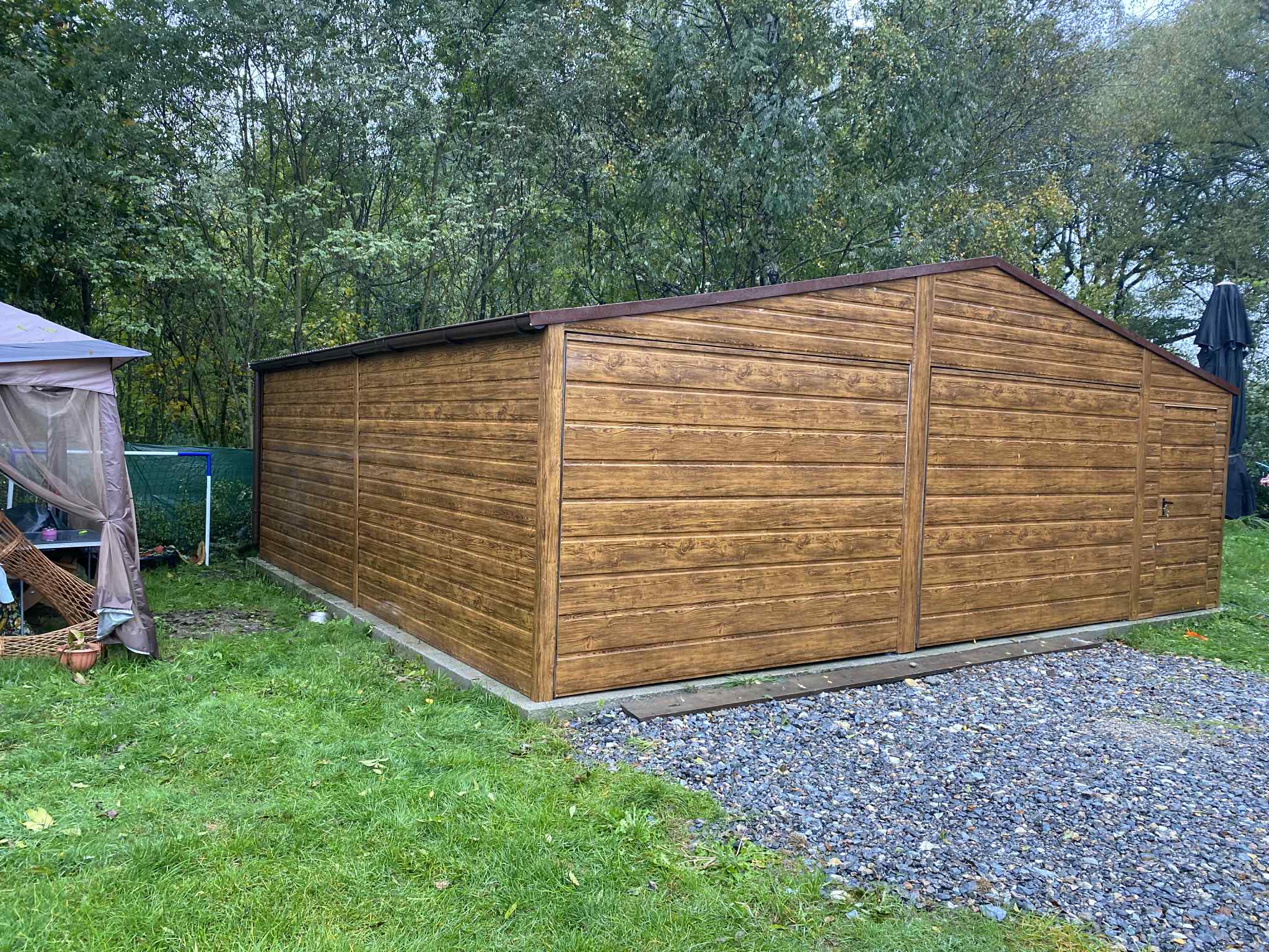 Garaż drewnopodobny