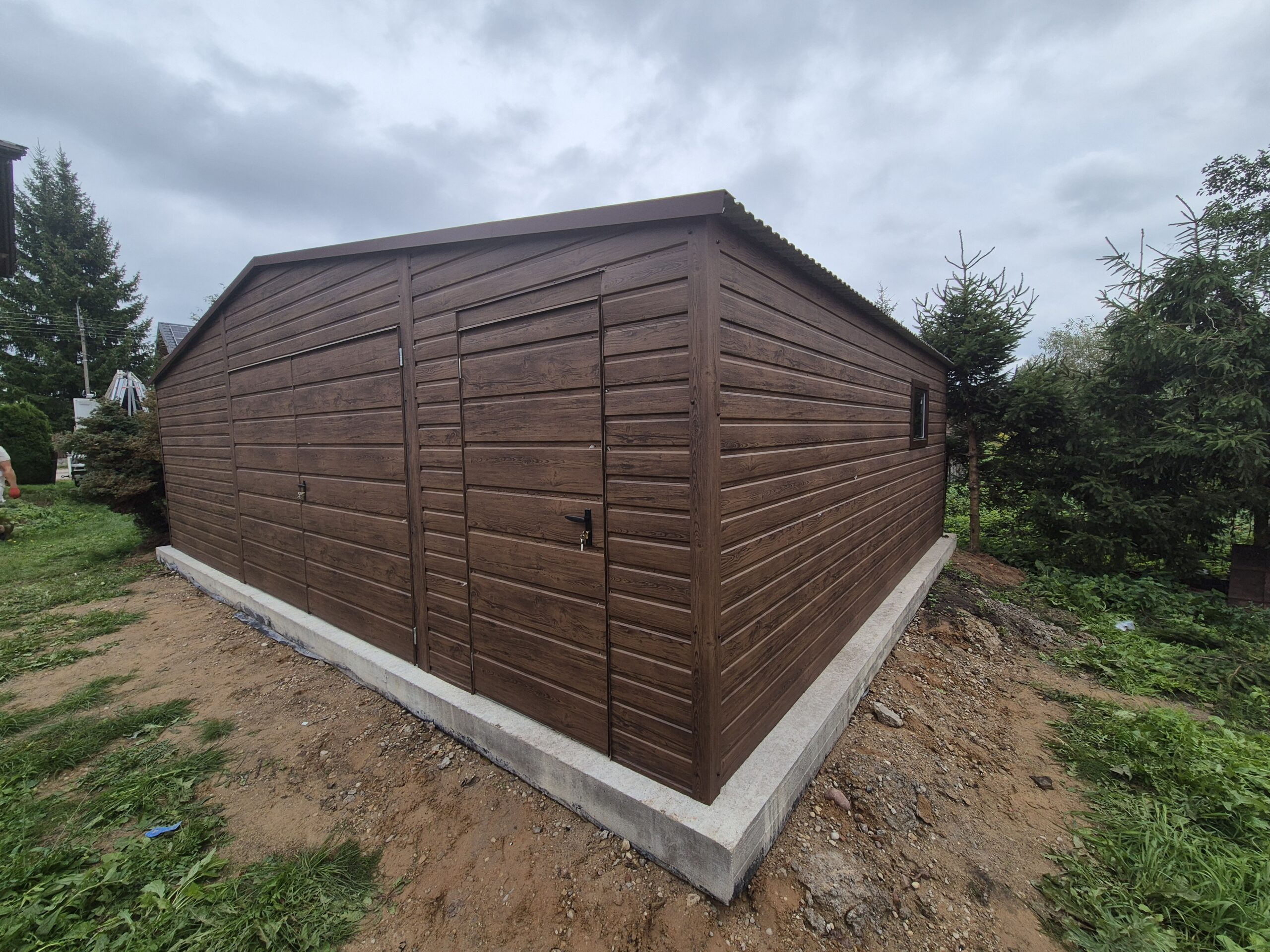 Garaż drewnopodobny