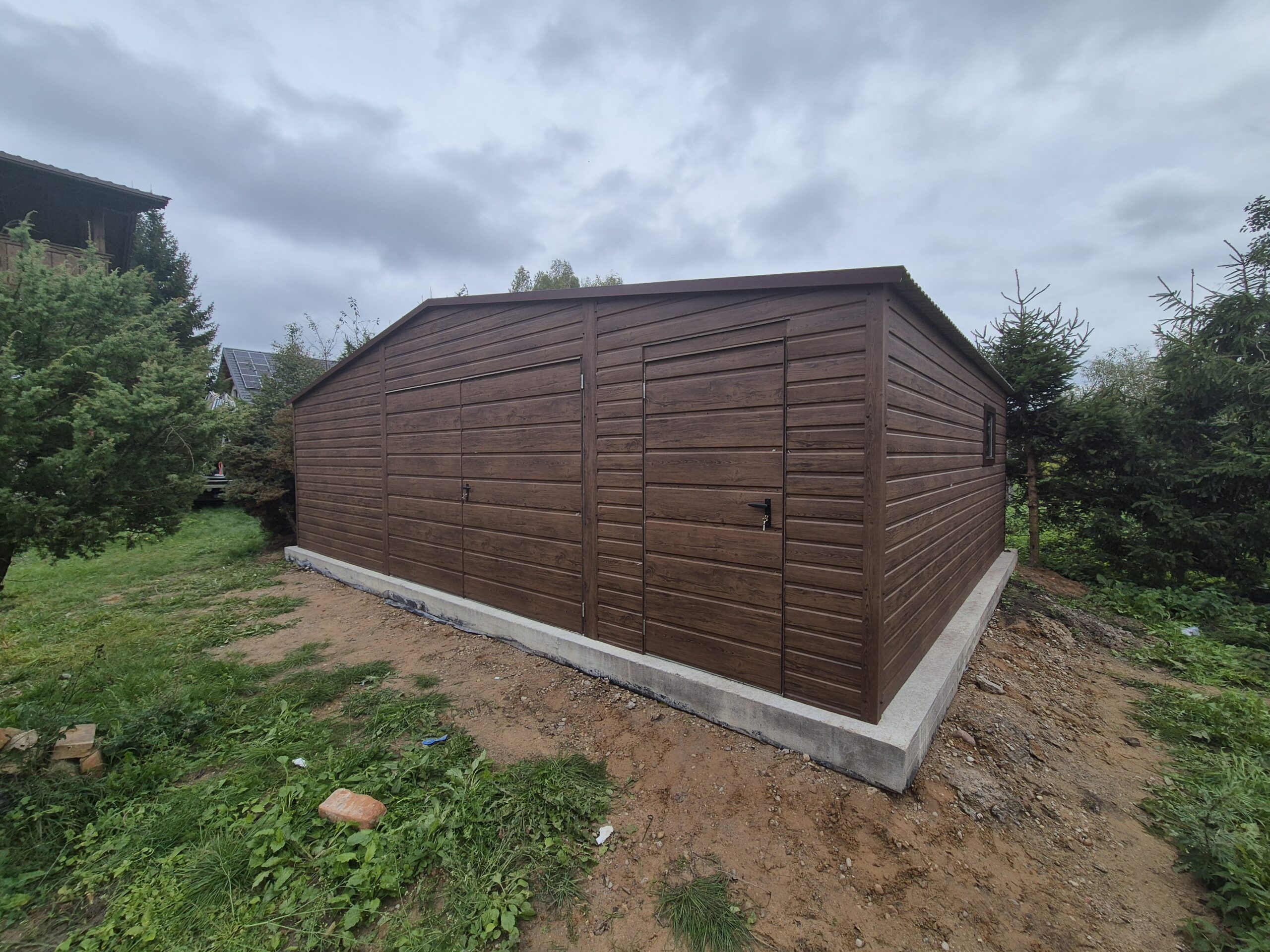 Garaż drewnopodobny