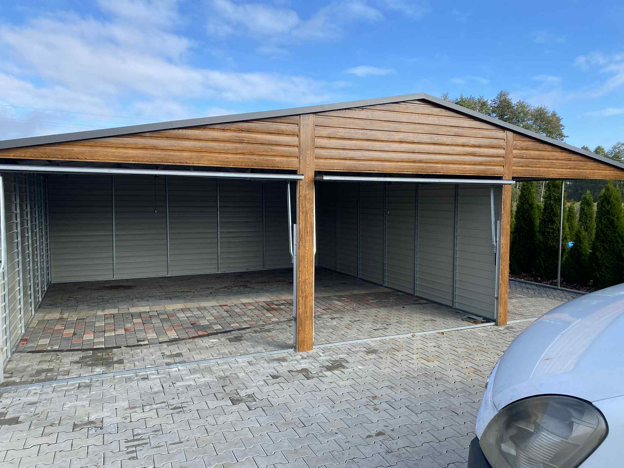 Garaż drewnopodobny