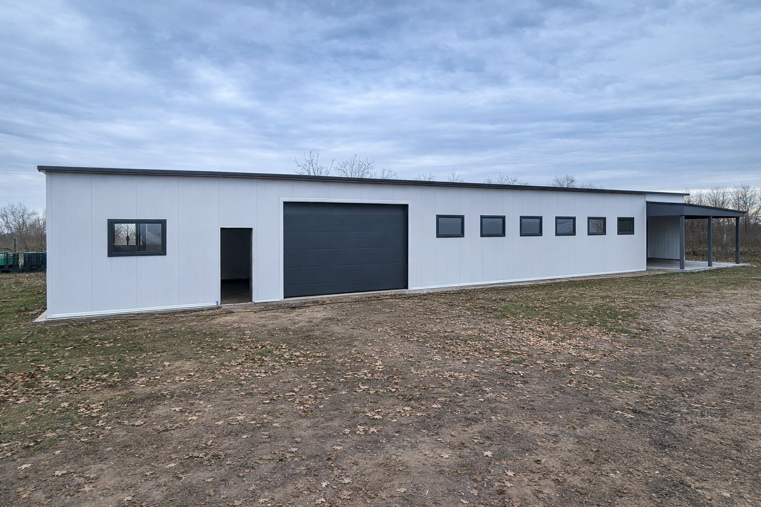 Garaż z płyty warstwowej