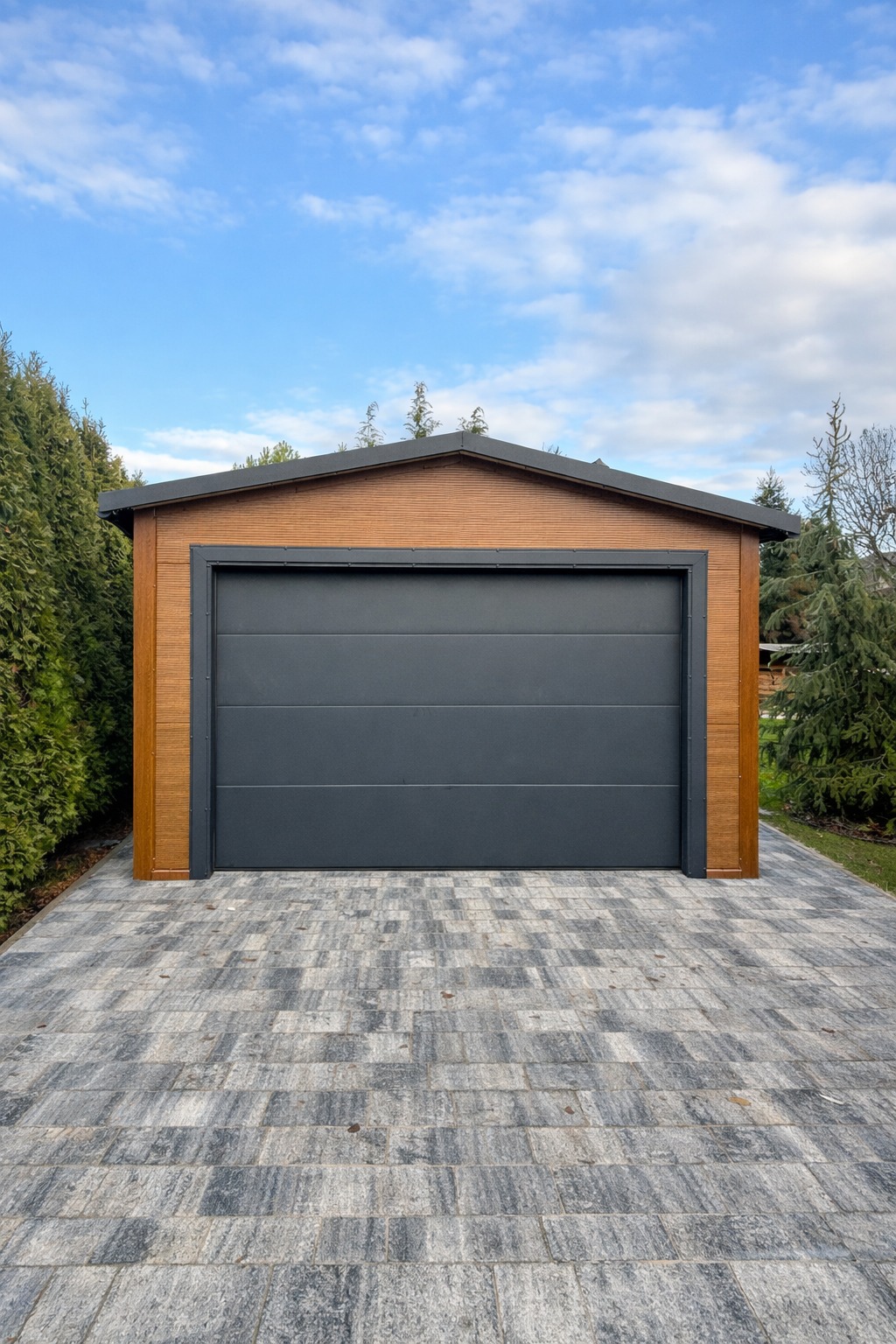 Garaż z płyty warstwowej